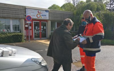 Les agents des routes sur le pont pendant le confinement